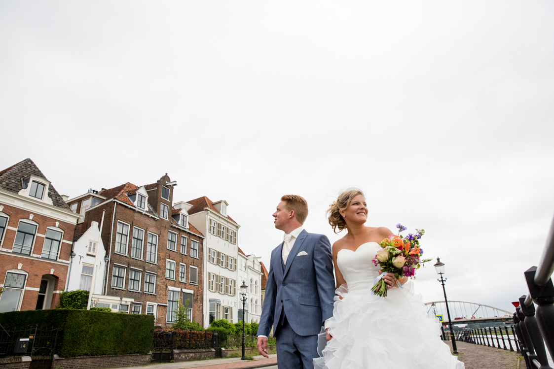 Roy en Tamara, trouwreportage, bruidsfotografie, Vriezenveen, trouwen, hotel huis Vermeer, Deventer, ceremonie