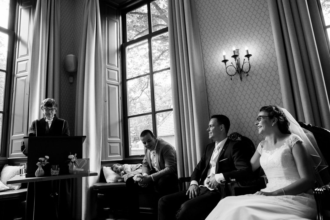 Juliantien Fotografie, Trouwreportage, bruidsfotografie, Rijssen, Spontane trouwfotografie, momenten, trouwen in Twente, De Oosterhof Rijssen 