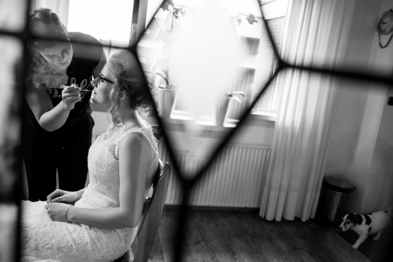 Juliantien Fotografie,Trouwreportage, Trouwen, Bruidsofotografie, Schuinesloot, Drenthe, Getting Ready, Weddingdress, trouwjurk