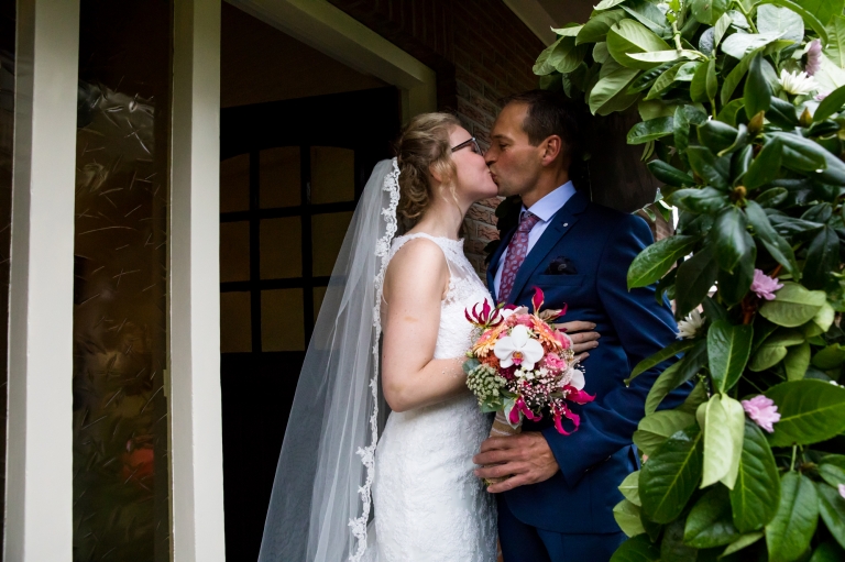 Juliantien Fotografie,Trouwreportage, Trouwen, Bruidsofotografie, Schuinesloot, Drenthe, Getting Ready, Weddingdress, trouwjurk