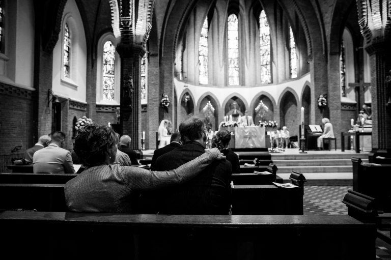 Juliantien Fotografie,Trouwreportage, Trouwen, Bruidsofotografie, Saasveld, Twente, Trouwen in Twente, Katholieke kerk, 