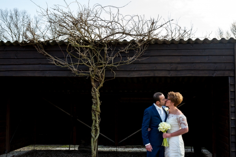 Trouwen, Trouwreportage, bruiloft, trouwen in Twente, Fotografie, Bruidsfotografie, Vriezenveen, bruid, trouwjurk, Fotoshoot