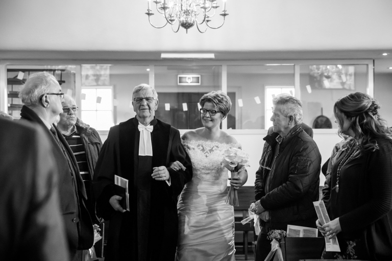 Trouwen, Trouwreportage, bruiloft, trouwen in Twente, Fotografie, Bruidsfotografie, Vriezenveen, bruid, trouwjurk, Kerk, Ceremonie, De Pollenkerk, De Pollen, Twenterand