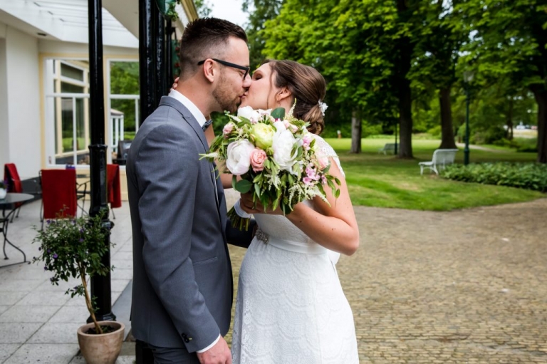 Trouwen, Trouwreportage, bruiloft, trouwen in Twente, trouwfotograaf, Enschede, Twenterand, bruidsfotografie, liefde, bruid, bruidegom, Carelshaven, Landgoed, Delden