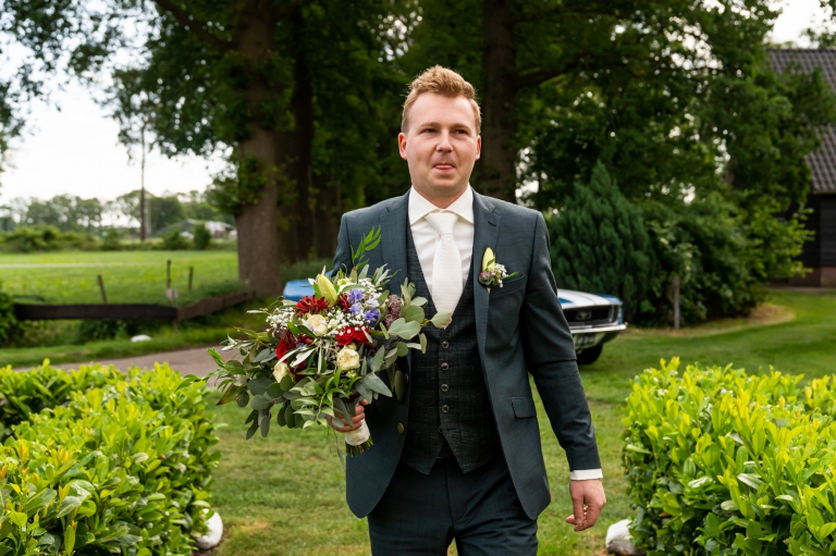 trouwen, trouwen in Twente, liefde, echt, momenten, fotograaf, trouwfotograaf, bruidsfotografie, echte momenten, buiten trouwen, thuis trouwen, in eigen tuin, juliantien fotografie, schipper fotograaf, fotoshoot, gewoon Marrie bloemen,