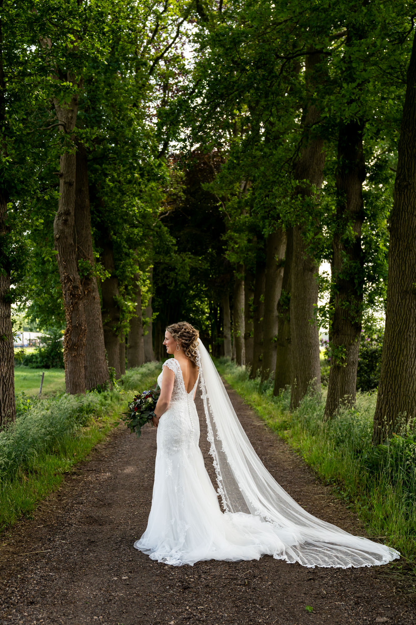 trouwen, trouwen in Twente, liefde, echt, momenten, fotograaf, trouwfotograaf, bruidsfotografie, echte momenten, buiten trouwen, thuis trouwen, in eigen tuin, juliantien fotografie, schipper fotograaf, fotoshoot, gewoon Marrie bloemen,