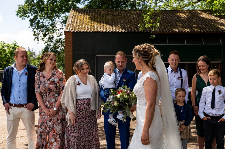 trouwen, trouwen in Twente, liefde, echt, momenten, fotograaf, trouwfotograaf, bruidsfotografie, echte momenten, buiten trouwen, thuis trouwen, in eigen tuin, juliantien fotografie, schipper fotograaf, echte momenten